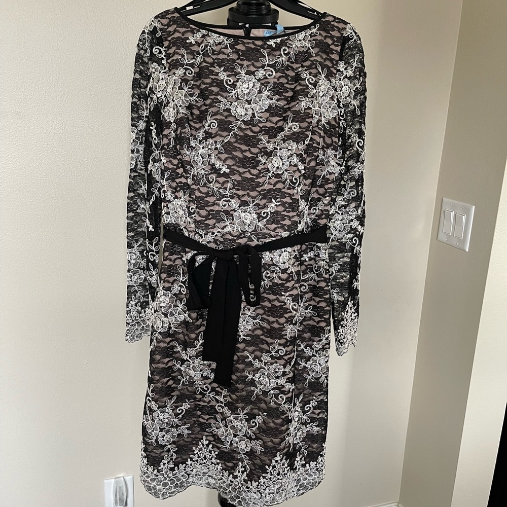 NWT Antonio Melani Guipure  / Lace Dress black and white, Size 10